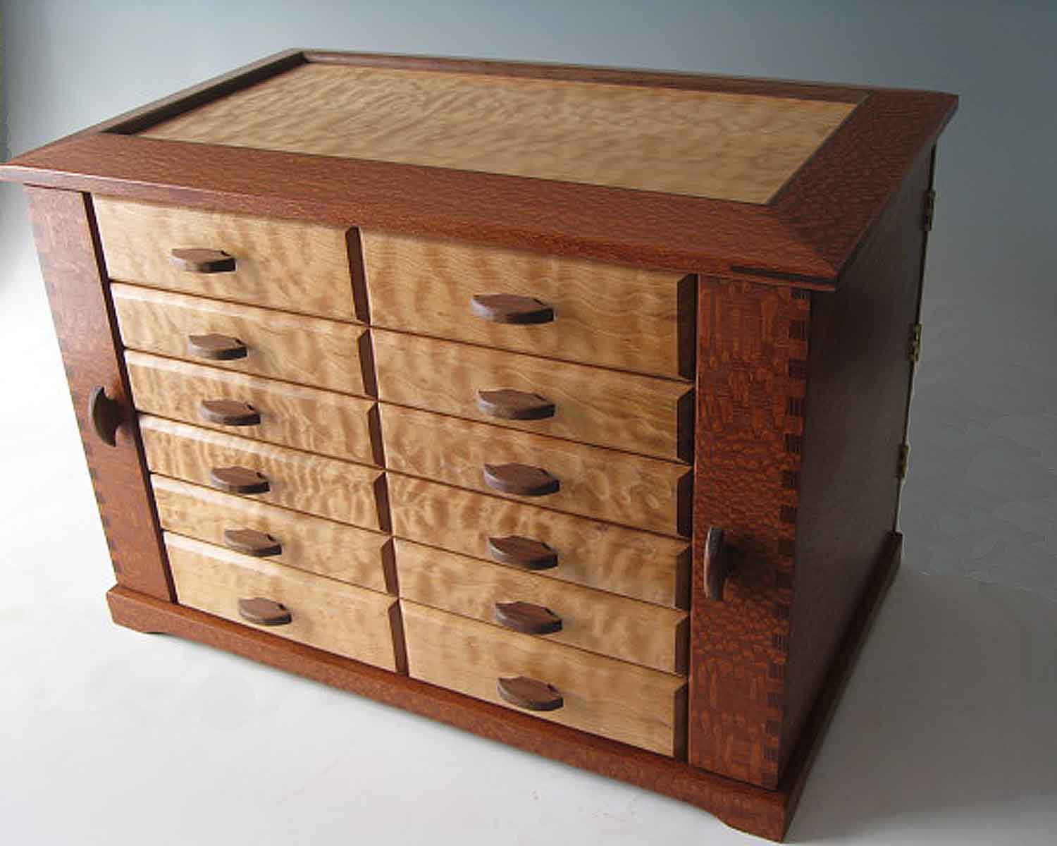 Custom woodworking jewelry box